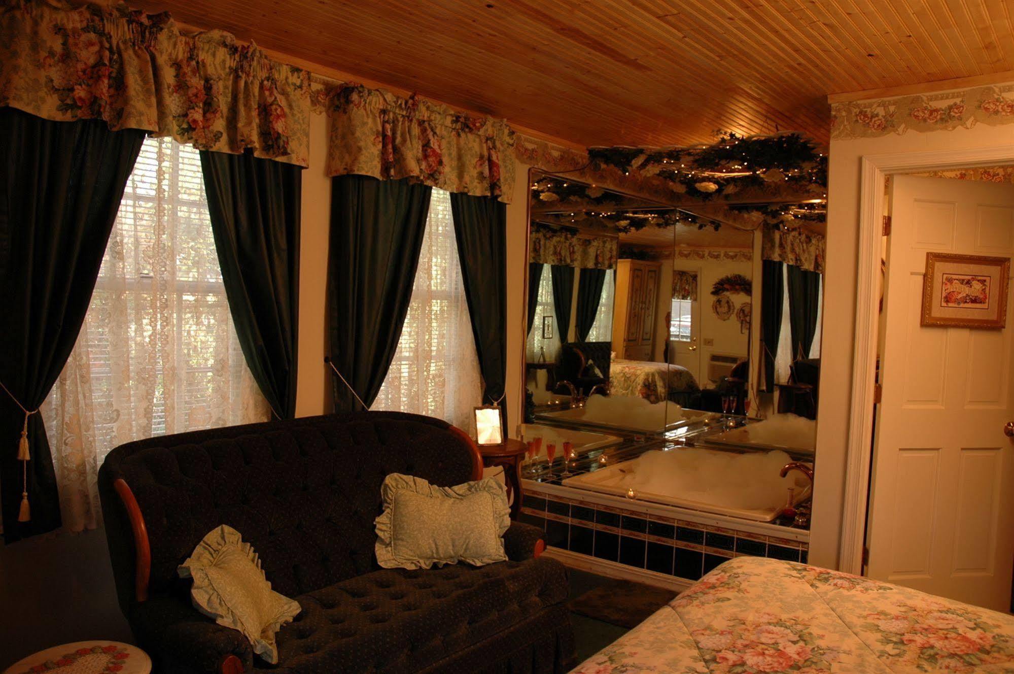 Williams Bay Lazy Cloud Bed & Breakfast エクステリア 写真