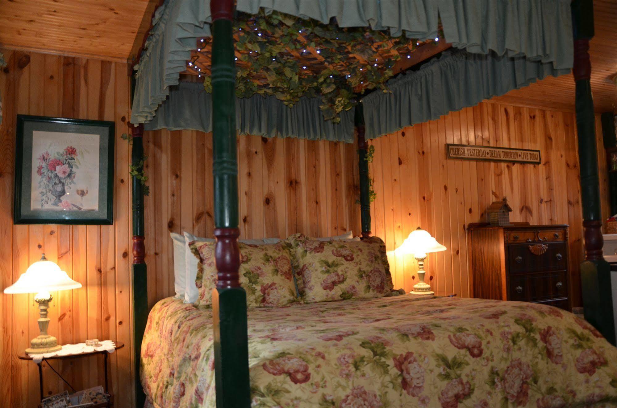Williams Bay Lazy Cloud Bed & Breakfast エクステリア 写真
